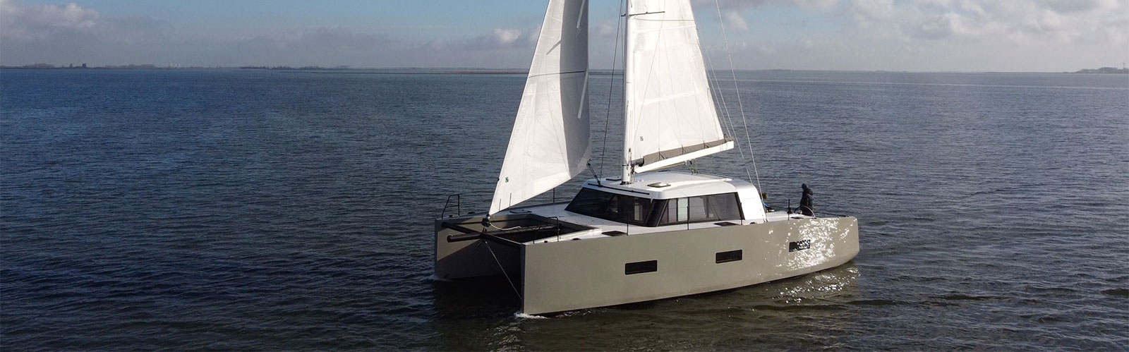Vaan-R4-Sailing-1_Web2Cropped.jpg